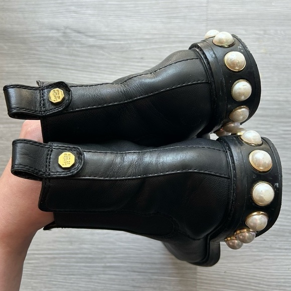 [6.5] Louise Et Cie Classic Black Leather Chelsea Boot Gold & Pearl Hardware - Picture 6 of 13